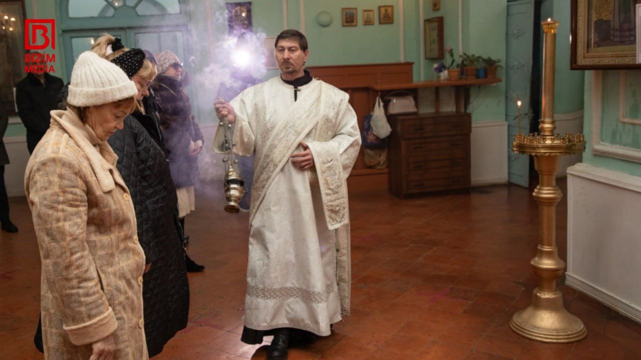 Gəncədə xristianlar Milad bayramını qeyd edir – FOTO/VİDEO - foto 4