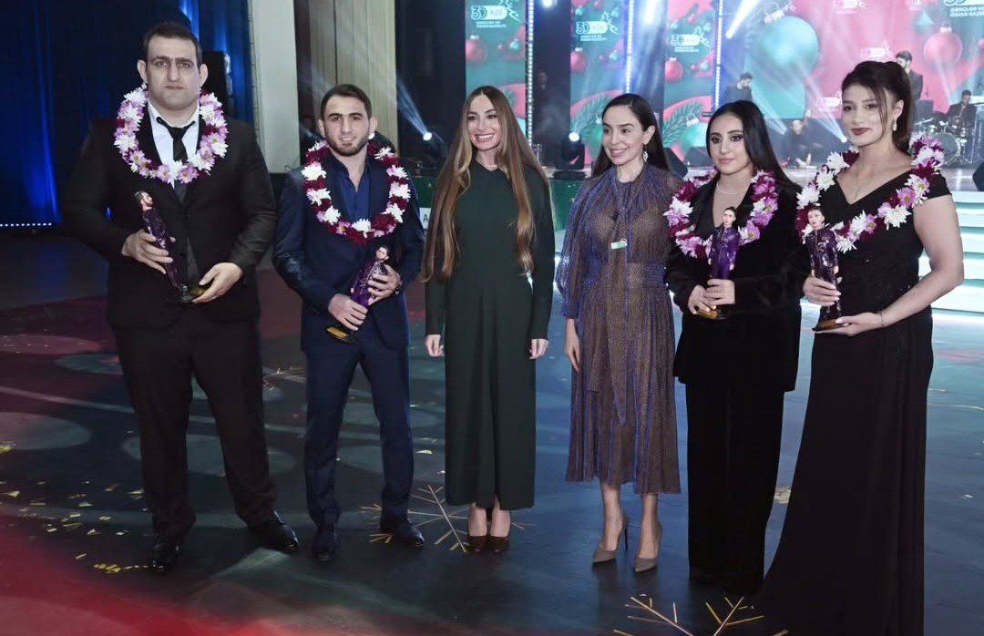 Leyla və Arzu Əliyevalar ilin idman yekunları ilə bağlı qala mərasimində - FOTO - foto 10