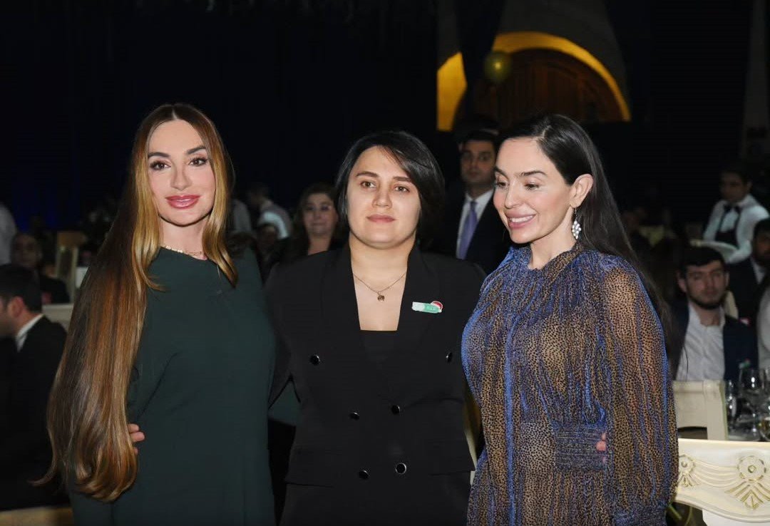 Leyla və Arzu Əliyevalar ilin idman yekunları ilə bağlı qala mərasimində - FOTO Leyla və Arzu Əliyevalar ilin idman yekunları ilə bağlı qala mərasimində - FOTO