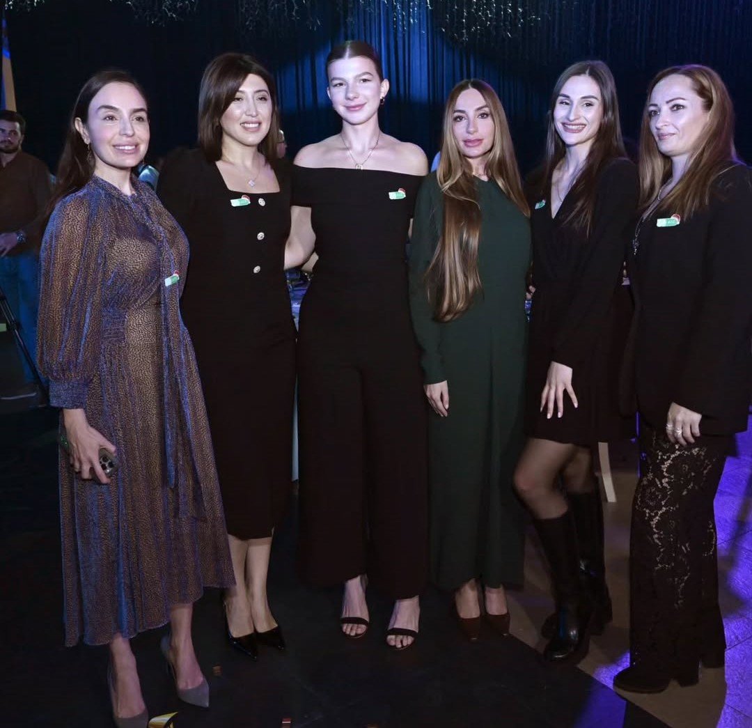 Leyla və Arzu Əliyevalar ilin idman yekunları ilə bağlı qala mərasimində - FOTO - foto 9