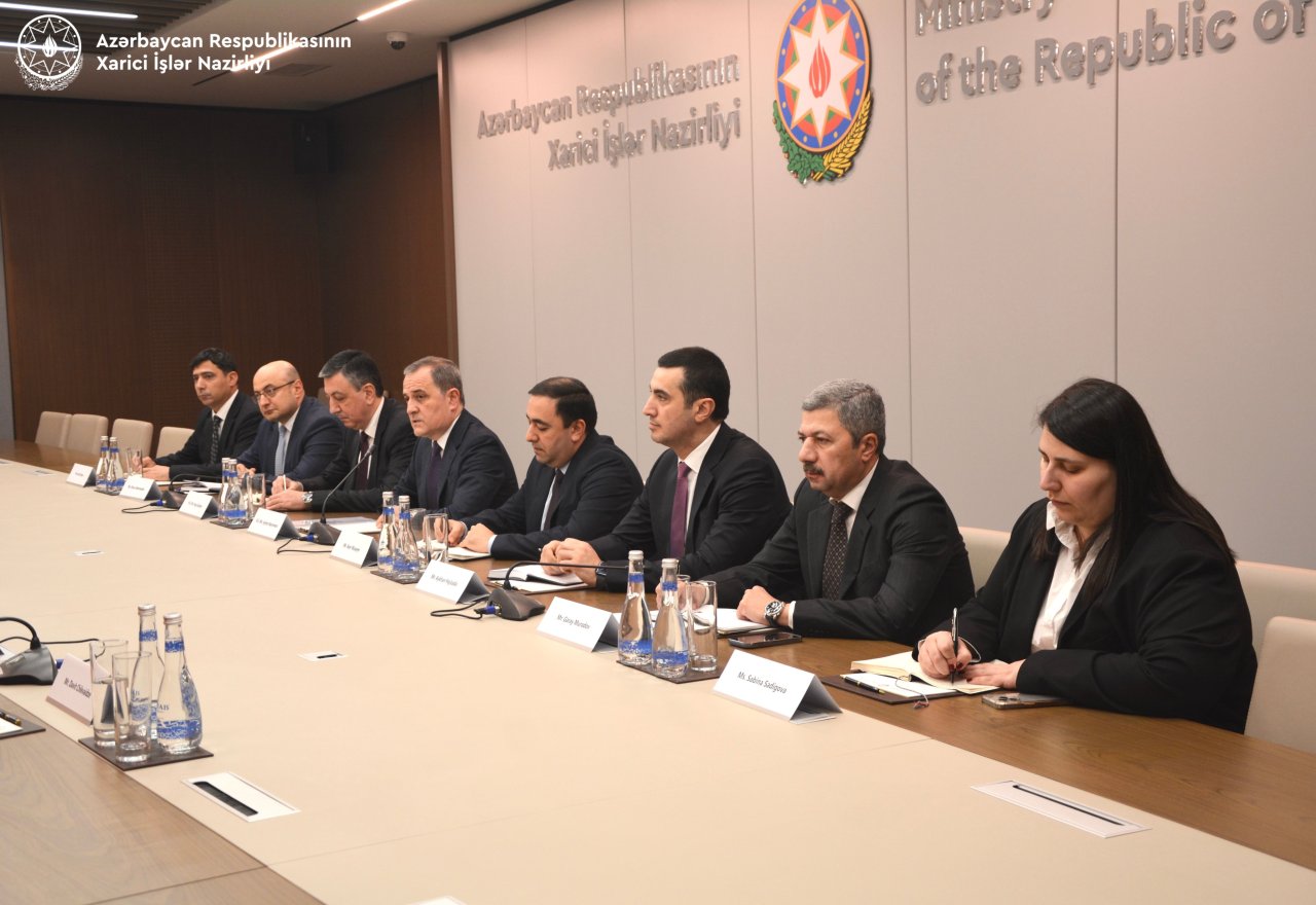 Azərbaycan və Türkiyə xarici işlər nazirlərinin geniş tərkibdə görüşü olub - FOTO - foto 1