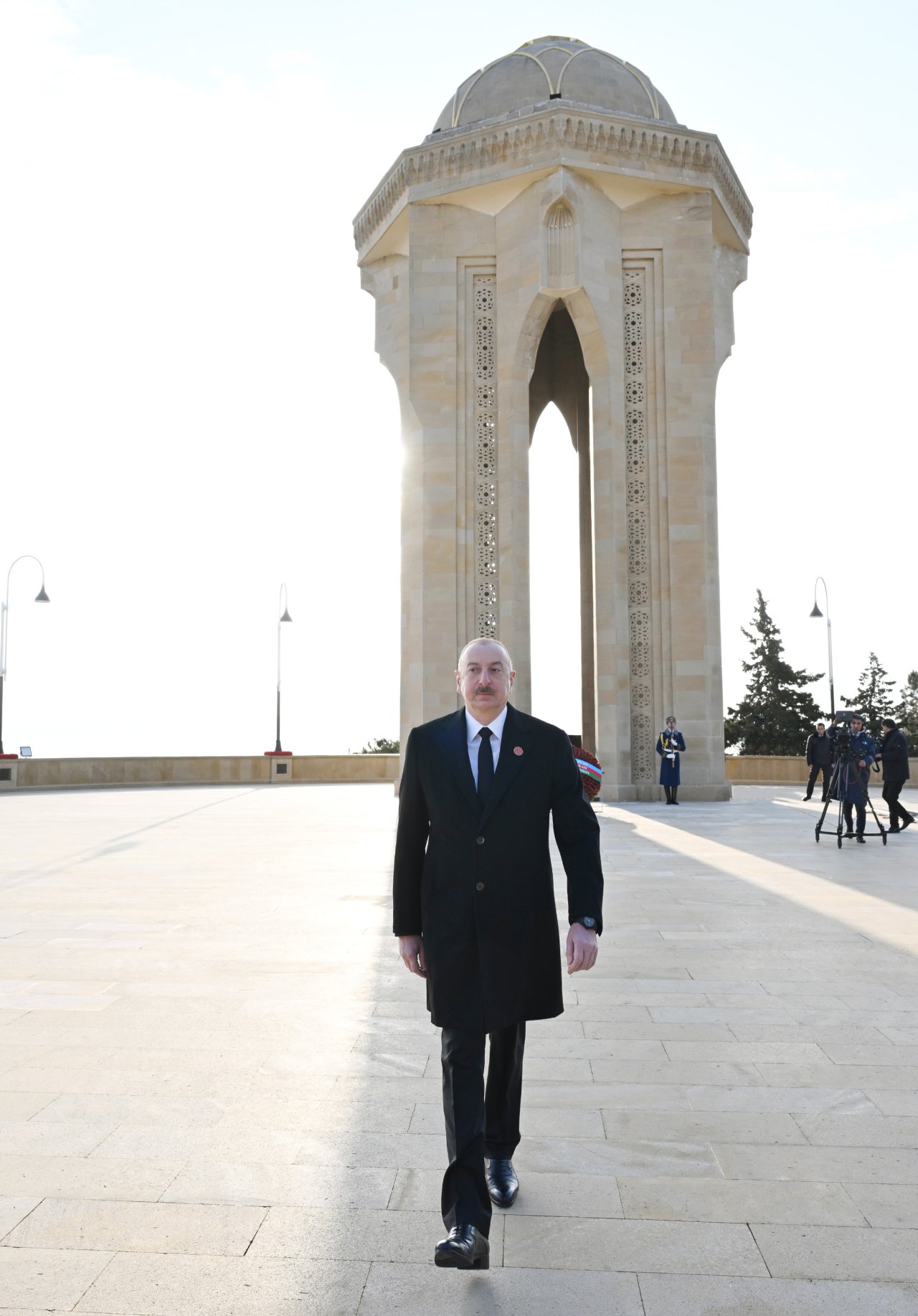 Prezident 20 Yanvar şəhidlərinin xatirəsini yad etdi - FOTO/VİDEO - foto 8