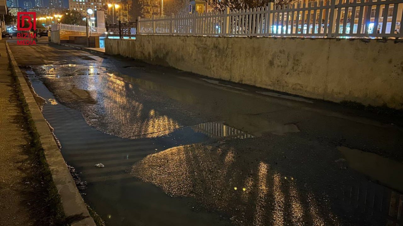 “Nəsimi” metrostansiyasının çıxışındakı yolu su BASDI – VİDEO “Nəsimi” metrostansiyasının çıxışındakı yolu su BASDI – VİDEO