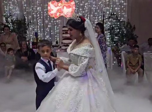 Ana 8 yaşlı oğlunu 13 yaşlı qızla EVLƏNDİRDİ &ndash; VİDEO