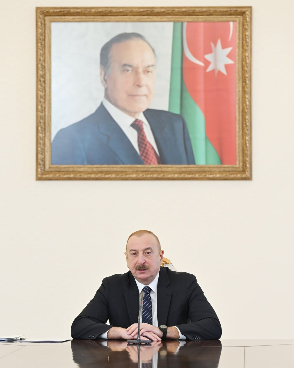 İlham Əliyev nəqliyyat məsələlərinə həsr olunmuş müşavirədə çıxış edib - FOTO/VİDEO - foto 9