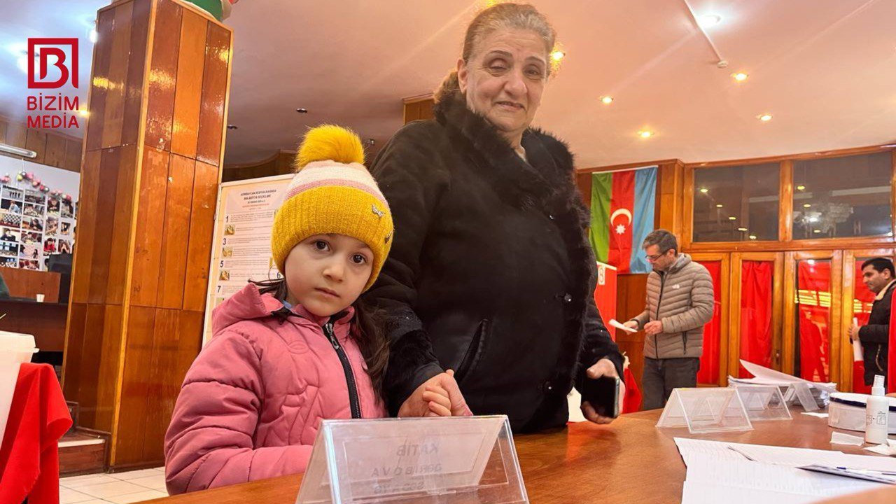 Nəvə və nənə SEÇKİLƏRDƏ &ndash; FOTO/VİDEO