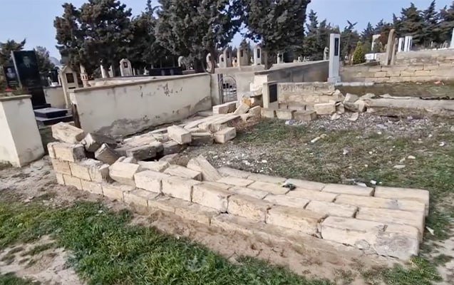 Saray qəbiristanlığında məzarların hasarları dağıdıldı - VİDEO