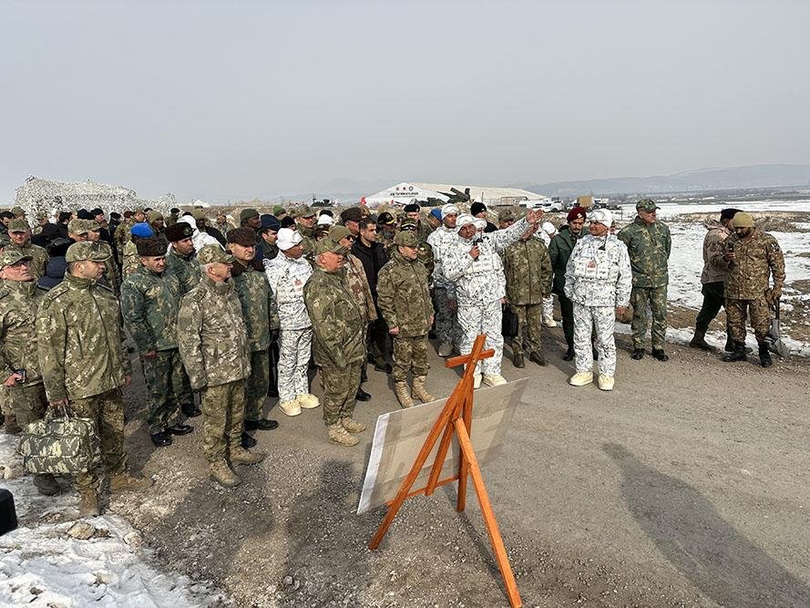 MN: Taktiki hava desantı qrupları dağlıq ərazidə döyüş tətbiqi üzrə tapşırıqları icra ediblər - FOTO - foto 4