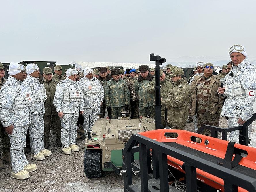 MN: Taktiki hava desantı qrupları dağlıq ərazidə döyüş tətbiqi üzrə tapşırıqları icra ediblər - FOTO - foto 5