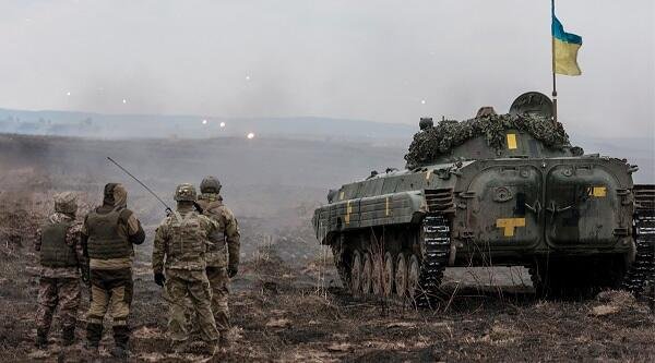Ukrayna ordusu Donetskdə Su-25 təyyarəsini VURUB - VİDEO Ukrayna ordusu Donetskdə Su-25 təyyarəsini VURUB - VİDEO