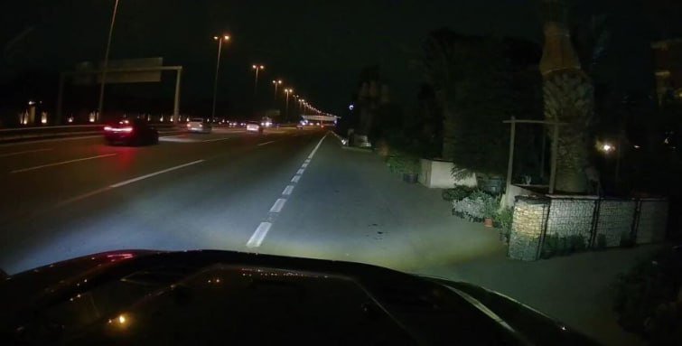 "Qazi" aeroport yolunda maşınları saxladıb 50 manat istəyir - VİDEO "Qazi" aeroport yolunda maşınları saxladıb 50 manat istəyir - VİDEO