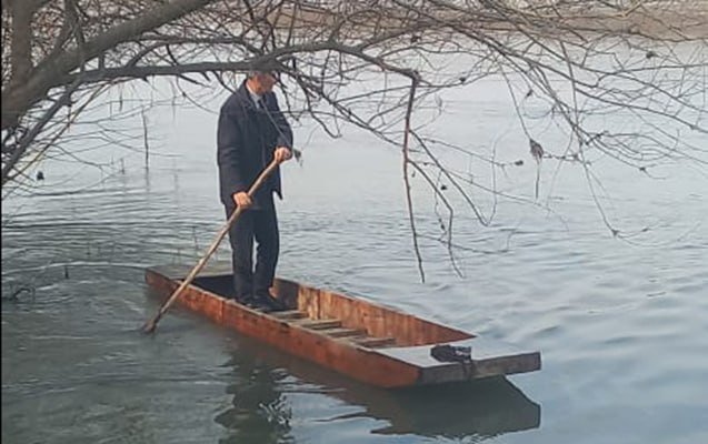 32 ildir dərsə qayıqla gedib-gəlir - FOTO - foto 3