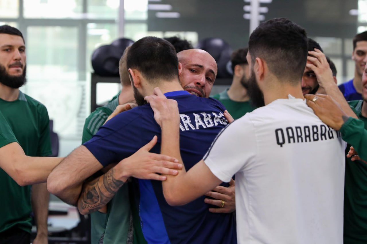Almeyda komanda ilə vidalaşarkən göz yaşlarını tökdü - FOTO - foto 4