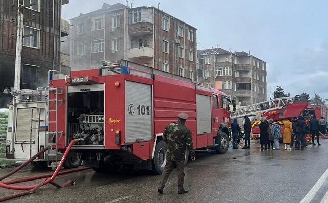 Bakıda yaşayış binasında yanğın &ndash; VİDEO