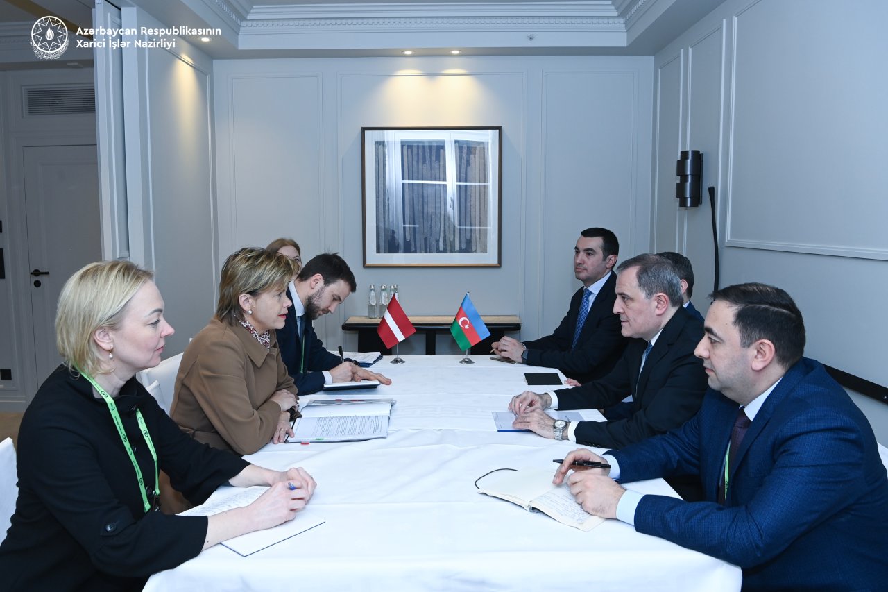 Münxendə Azərbaycan və Latviya XİN başçıları arasında görüş keçirildi - FOTO - foto 1