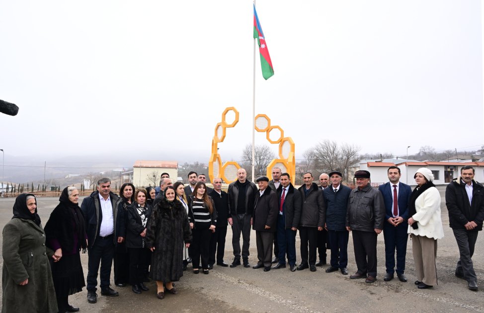 Prezident Xocalının Ballıca kəndinə köçən sakinlərlə GÖRÜŞDÜ - FOTO/VİDEO - foto 18