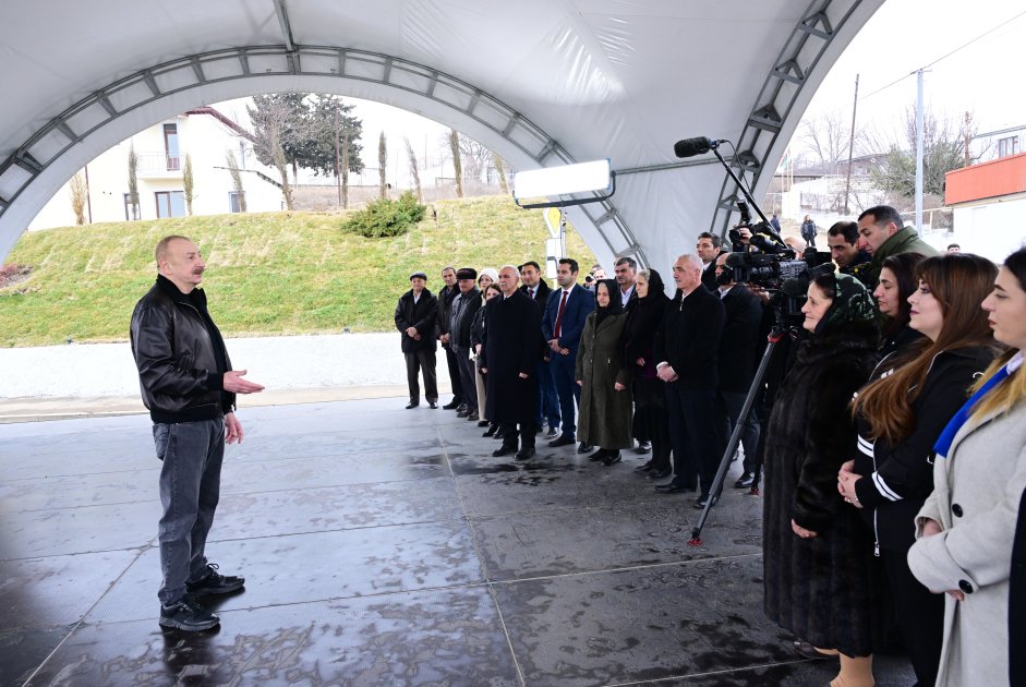 Prezident Xocalının Ballıca kəndinə köçən sakinlərlə GÖRÜŞDÜ - FOTO/VİDEO - foto 14