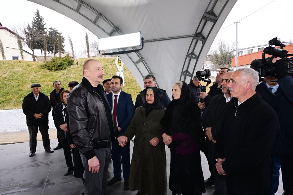 Prezident Xocalının Ballıca kəndinə köçən sakinlərlə GÖRÜŞDÜ - FOTO/VİDEO - foto 15