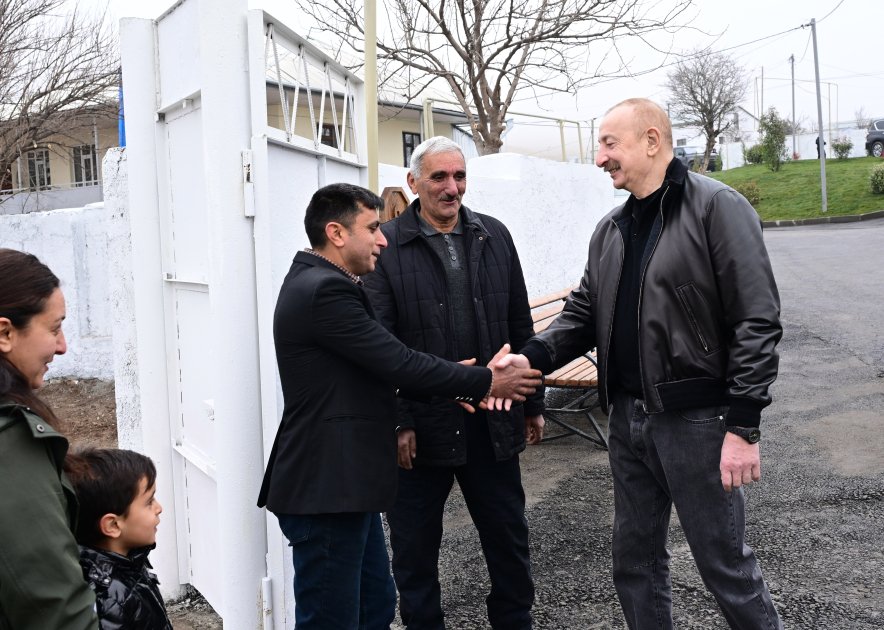 Prezident Xocalının Ballıca kəndinə köçən sakinlərlə GÖRÜŞDÜ - FOTO/VİDEO - foto 6