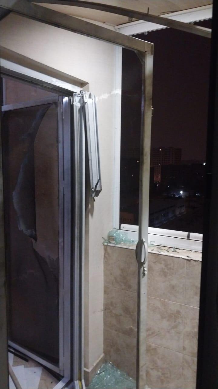 SON DƏQİQƏ! Bakıda yaşayış binasında PARTLAYIŞ: Xəsarət alan var - FOTO/VİDEO - foto 1