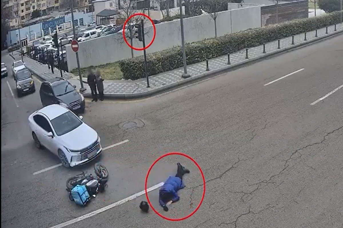 Bakıda DƏHŞƏTLİ QƏZA – Mopedi vurub, sürücüsünün üstündən KEÇDİ – ANBAAN VİDEO Bakıda DƏHŞƏTLİ QƏZA – Mopedi vurub, sürücüsünün üstündən KEÇDİ – ANBAAN VİDEO
