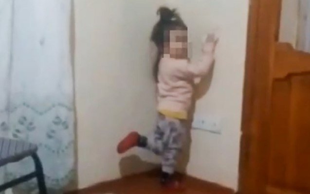 Azyaşlı qızına işgəncə verən ana TAPILDI - FOTO Azyaşlı qızına işgəncə verən ana TAPILDI - FOTO