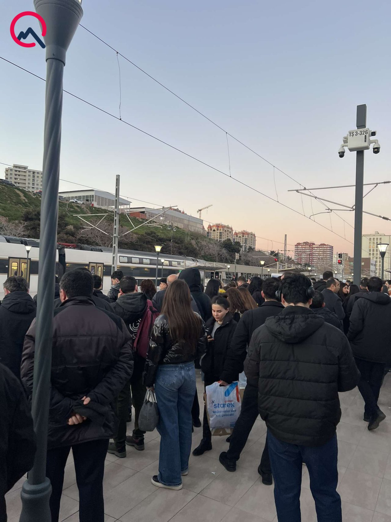 Bakı Dəmiryol Vağzalı BU DƏQİQƏLƏRDƏ - Qatarlar gecikir - FOTO/VİDEO - foto 1