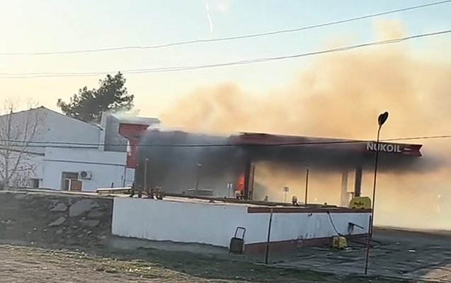 Azərbaycanda yanacaqdoldurma məntəqəsi yandı - FOTO/VİDEO - foto 1