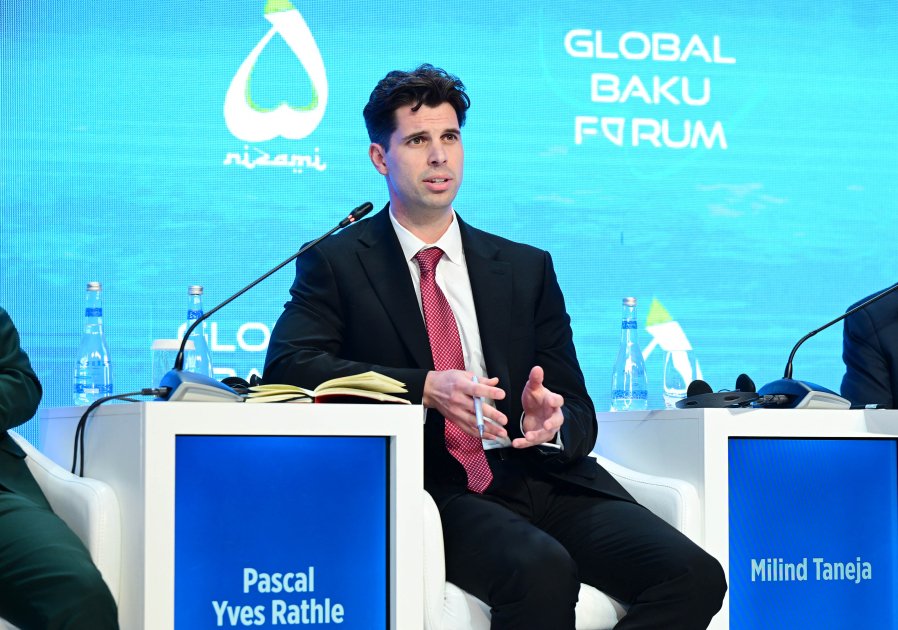 XII Qlobal Bakı Forumu: “Gənclər danışsın, biz dinləyək” mövzusunda panel iclas keçirildi - FOTO - foto 1