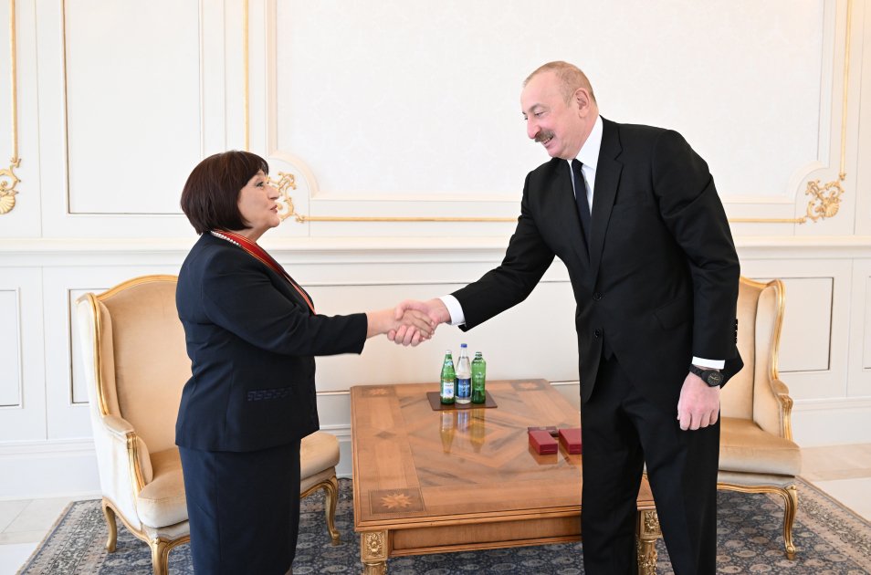 İlham Əliyev Sahibə Qafarovaya &ldquo;Şərəf&rdquo; ordenini təqdim etdi - FOTO-VİDEO