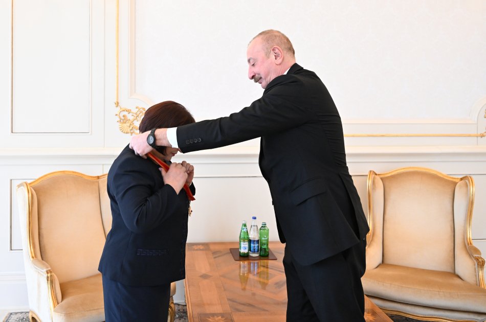 İlham Əliyev Sahibə Qafarovaya “Şərəf” ordenini təqdim etdi - FOTO-VİDEO - foto 1