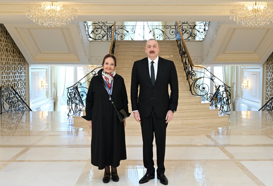 Prezident Şəfiqə Məmmədovaya “İstiqlal” ordenini təqdim etdi – FOTO/VİDEO - foto 4