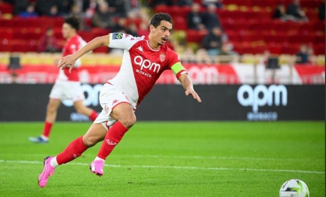 Cinsi zorakılıqda ittiham olunan futbolçu İranda OYNAYACAQ