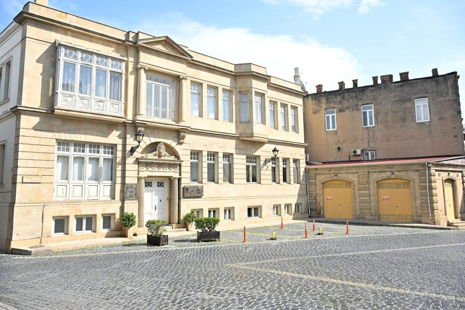 Almaniya Prezidenti xanımı ilə İçərişəhəri GƏZDİ - FOTO/VİDEO - foto 9