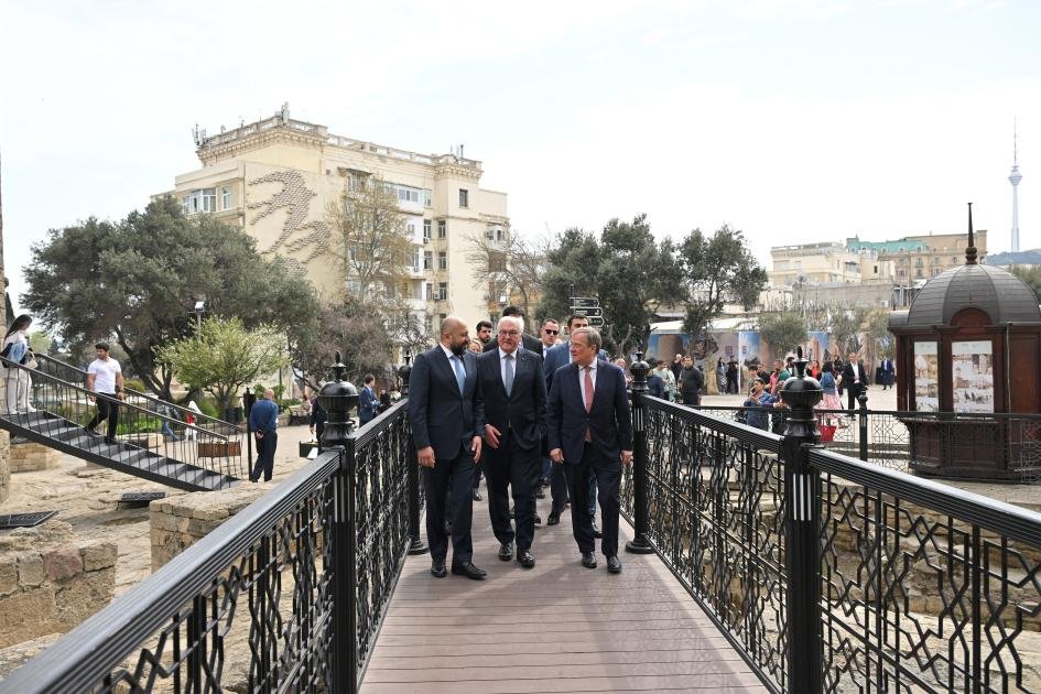 Almaniya Prezidenti xanımı ilə İçərişəhəri GƏZDİ - FOTO/VİDEO - foto 8