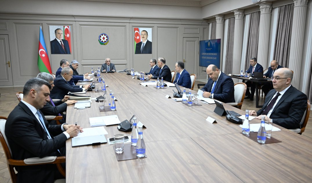 Baş nazir İqtisadi Şuranı TOPLADI - FOTO