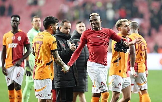 "Qalatasaray" ÇL-ə vəsiqəni RƏSMİLƏŞDİRDİ