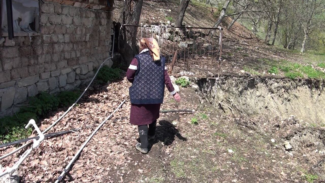 Qubada sürüşmə: Məktəb yolu bağlandı - FOTO - foto 1