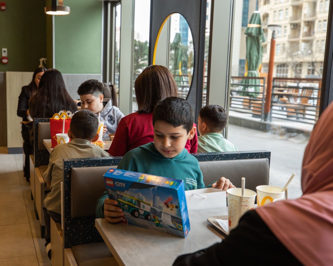 “McDonald’s Azərbaycan” TIMO və IMEC beynəlxalq olimpiadalarında iştirak edən şəhid və veteran övladlarına dəstək olub - FOTO - foto 4