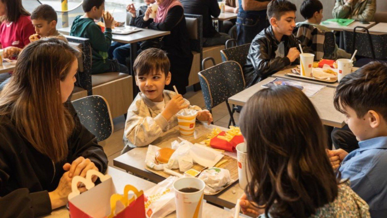 “McDonald’s Azərbaycan” TIMO və IMEC beynəlxalq olimpiadalarında iştirak edən şəhid və veteran övladlarına dəstək olub - FOTO - foto 7