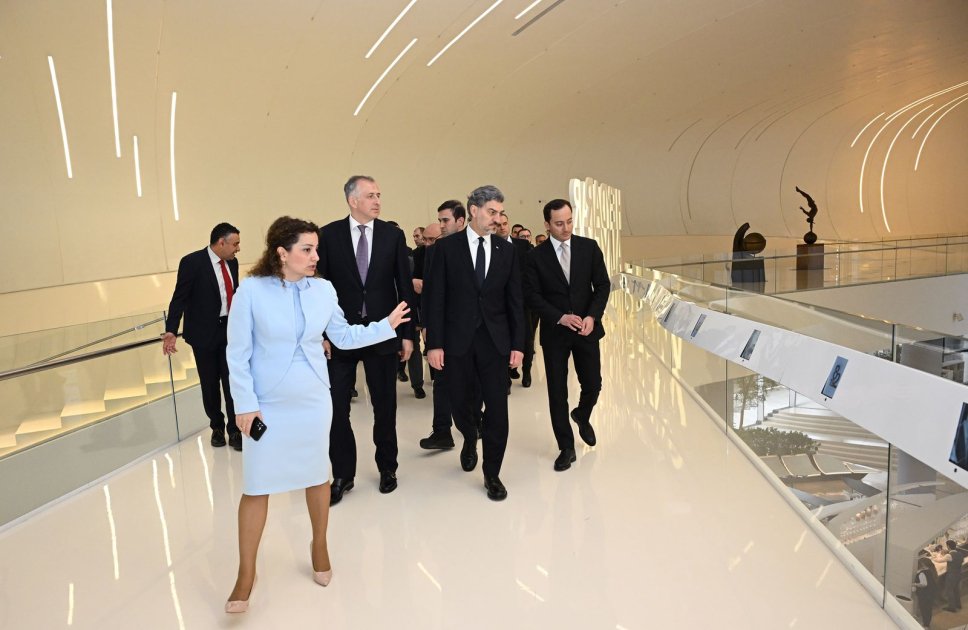 Gürcüstan Prezidenti Heydər Əliyev Mərkəzində - FOTO