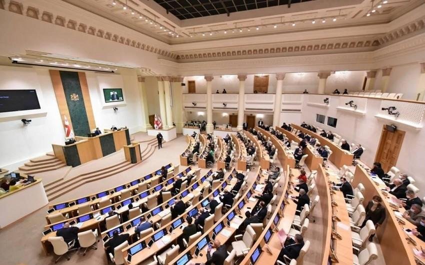 Gürcüstanın hakim partiyası Fransa səfirliyini radikal təşkilatları maliyyələşdirməkdə İTTİHAM ETDİ