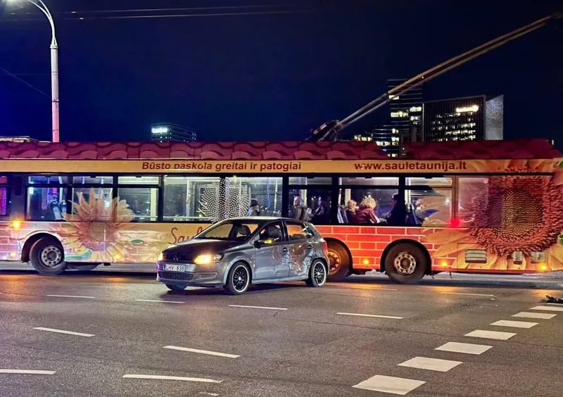 Litvada Azərbaycan səfirliyinin avtomobili ağır QƏZA törətdi – FOTO/VİDEO - foto 2
