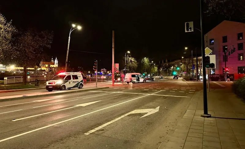 Litvada Azərbaycan səfirliyinin avtomobili ağır QƏZA törətdi – FOTO/VİDEO - foto 3