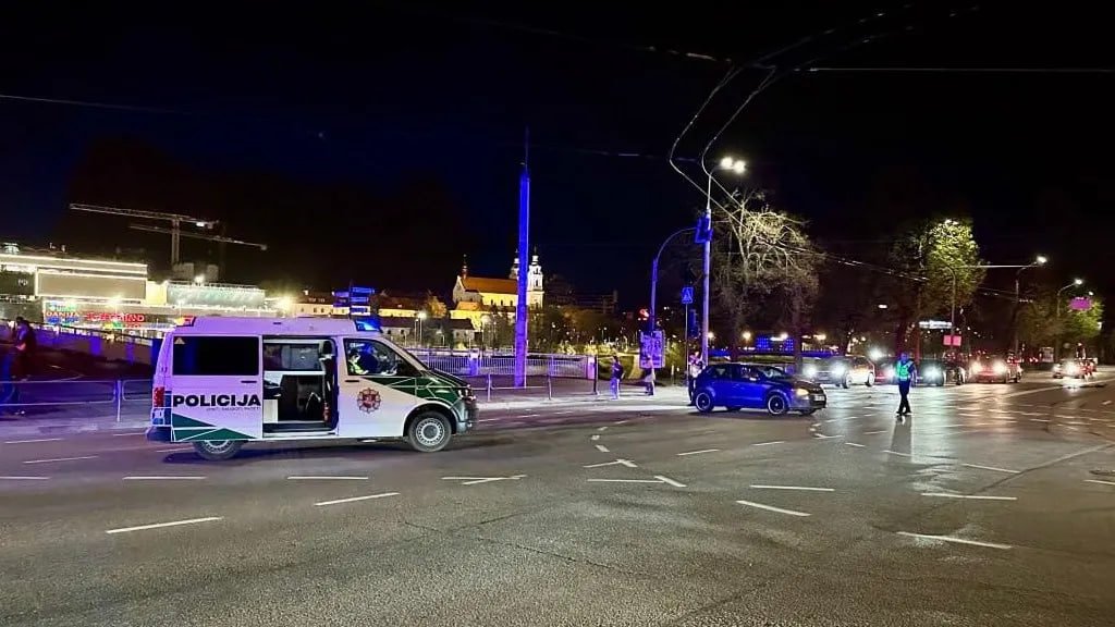 Litvada Azərbaycan səfirliyinin avtomobili ağır QƏZA törətdi – FOTO/VİDEO - foto 1