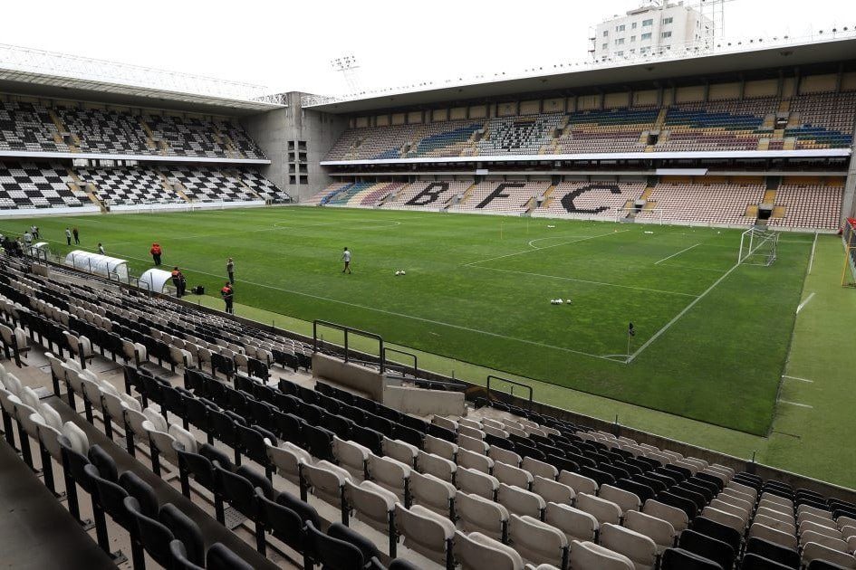 Borca görə stadionun işığını KƏSDİLƏR