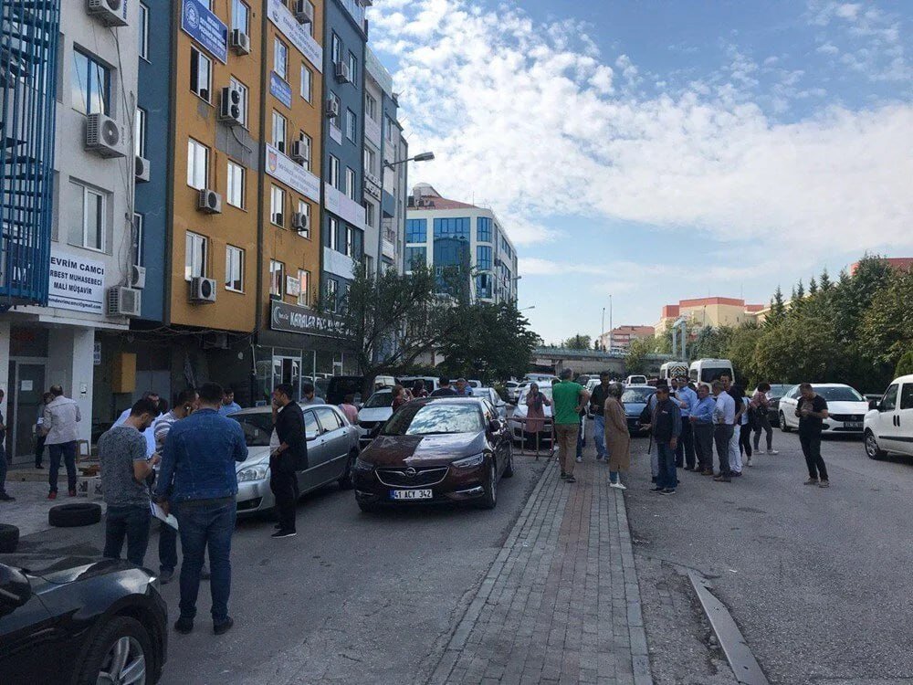 İstanbulda zəlzələ zamanı 151 nəfər özünü binadan atıb - VİDEO İstanbulda zəlzələ zamanı 151 nəfər özünü binadan atıb - VİDEO