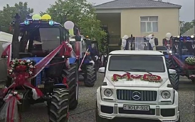 Gəlini aparmağa traktorlarla gəldilər – FOTO Gəlini aparmağa traktorlarla gəldilər – FOTO