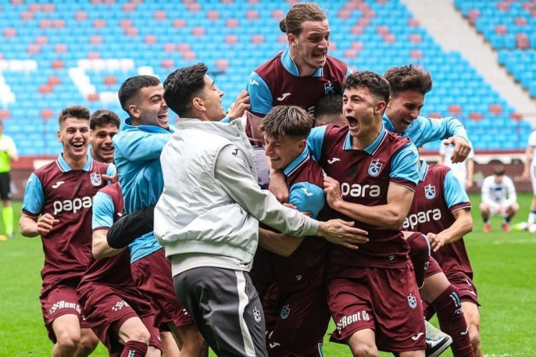 &ldquo;Trabzonspor&rdquo;dan TARİXİ UĞUR