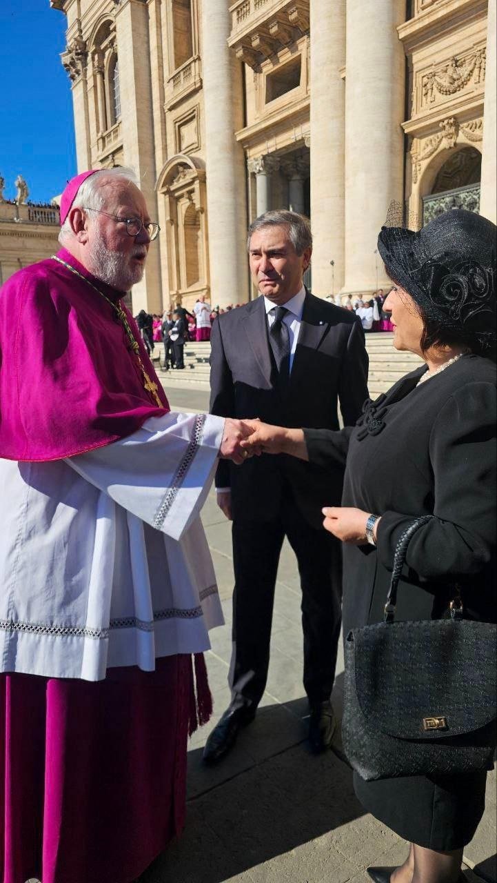 Sahibə Qafarova Roma Papasının dəfn mərasimində iştirak edib - FOTO - foto 6